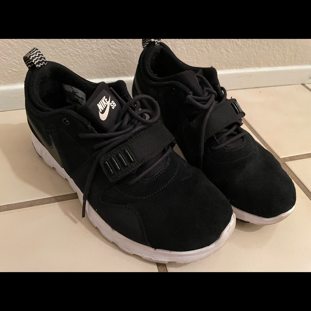 Nike SB Trainerendor. Lightly used, men’s size 9.